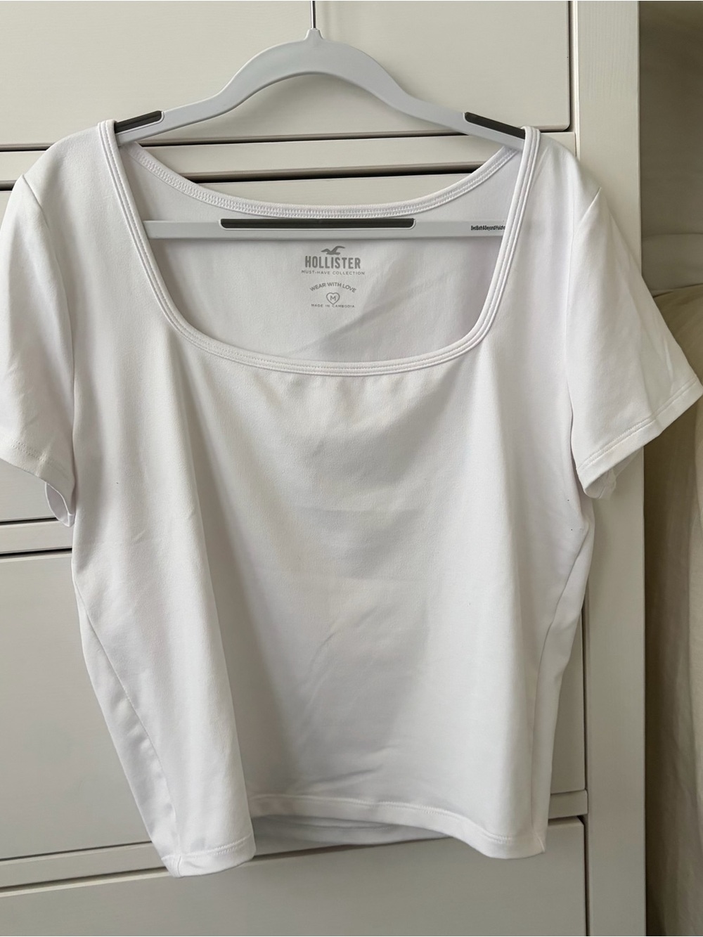 Hollister Women's White Scoop Neck Tee